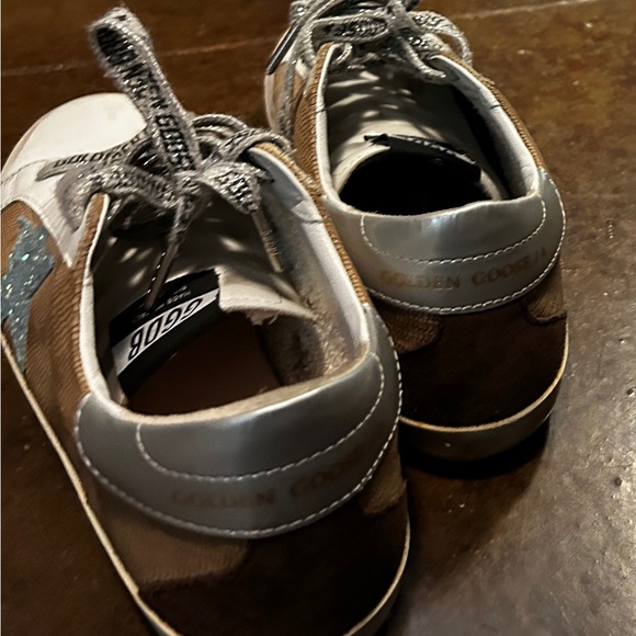 Golden Goose like new shoes. Comes with box and special laces, and dust bag. - Picture 2 of 8